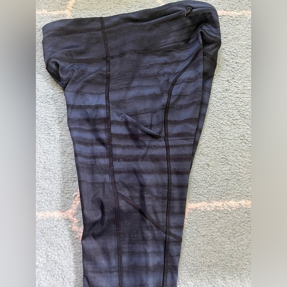 Lululemon | Speed Tight III *All Full-On Luxtreme | Pockets & Leg Design |Size 4 - Picture 4 of 7